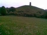 Tor hill (terasy tvoøí cestu labyrintu)